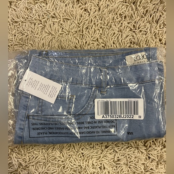 LOGO by Lori Goldstein Lightweight Bootcut 5-Pocket Jeans A375032 NWT Size 16 - Picture 2 of 7